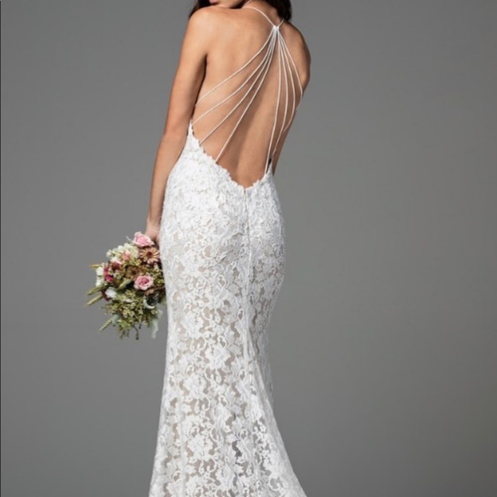Aundin Gown